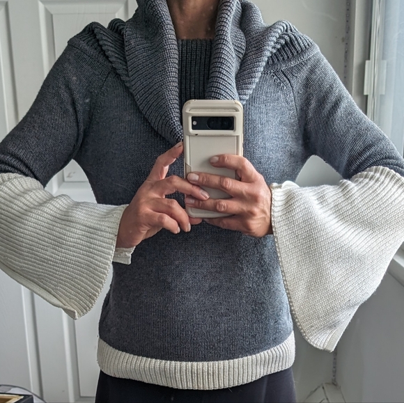 Cowl Neck Color blocked sweater - Picture 6 of 6